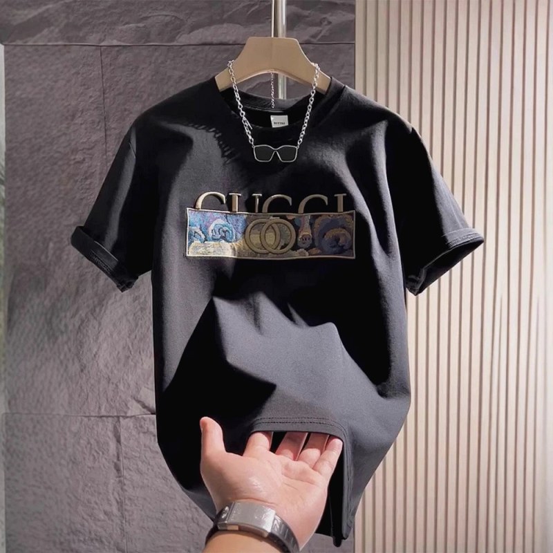 Gucci Black Crewneck at $7.31: We Wore It for 20 Hours and Still Asked the Seller for the Size Chart